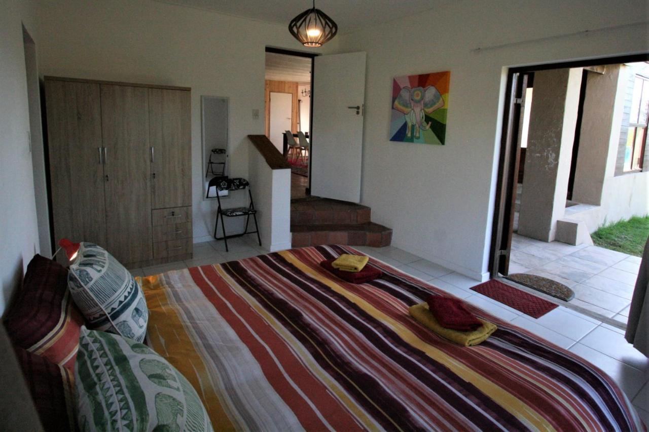 Colourful Bnb The Crags Room photo